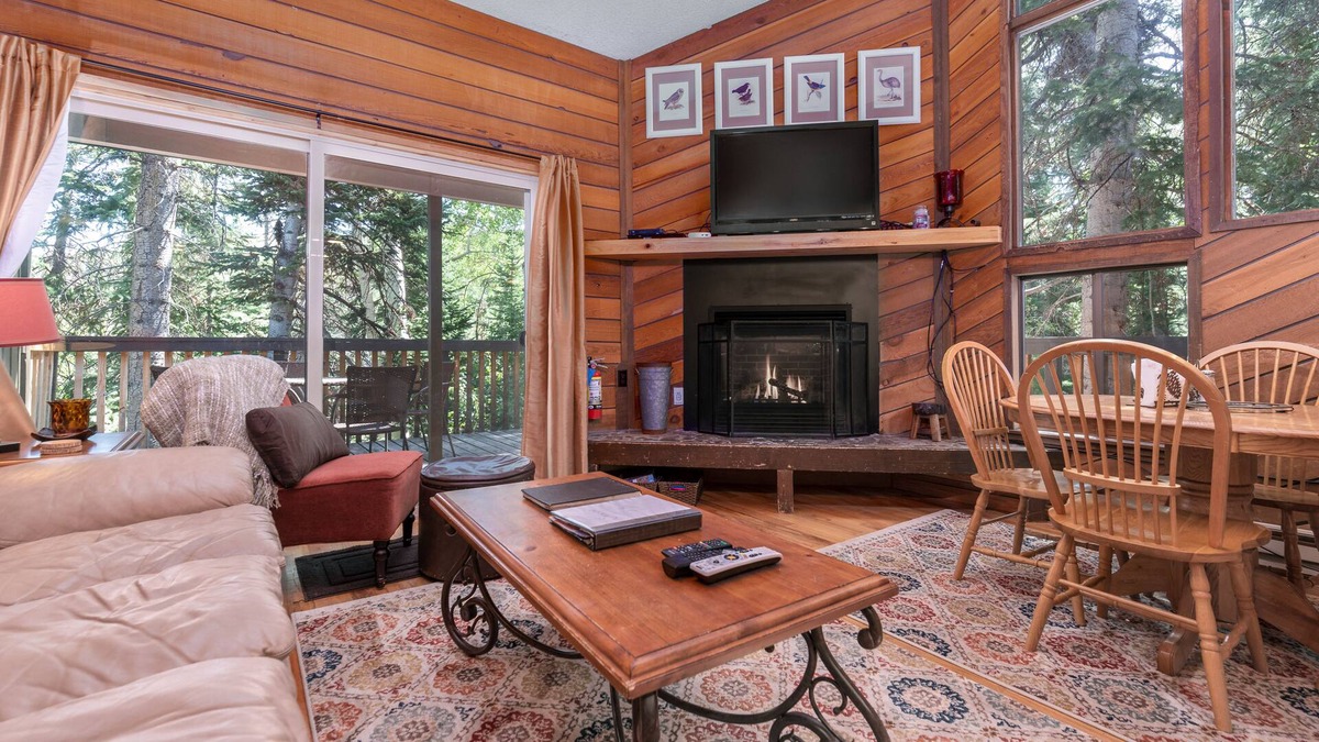 Brian Head Apartment | Condo SS7B- Dog Friendly, Cozy Condo, Ski In/Out