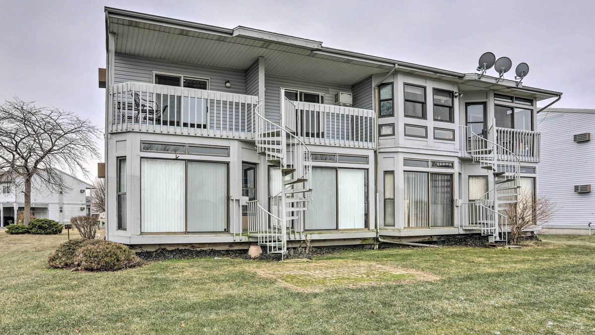Oak Harbor Condo | Condo w/Balcony, Dock & Access to Lake Erie