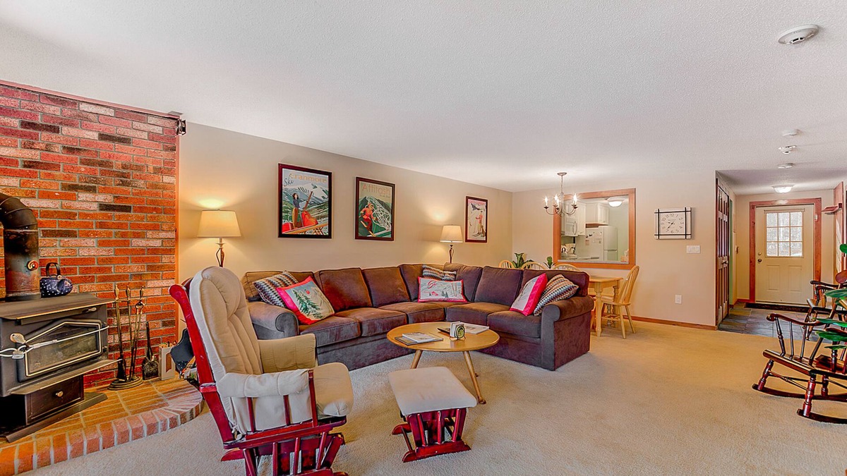 North Conway Condo | Condo w/gorgeous Cranmore view, shared pool/tennis, AC & WiFi - near town