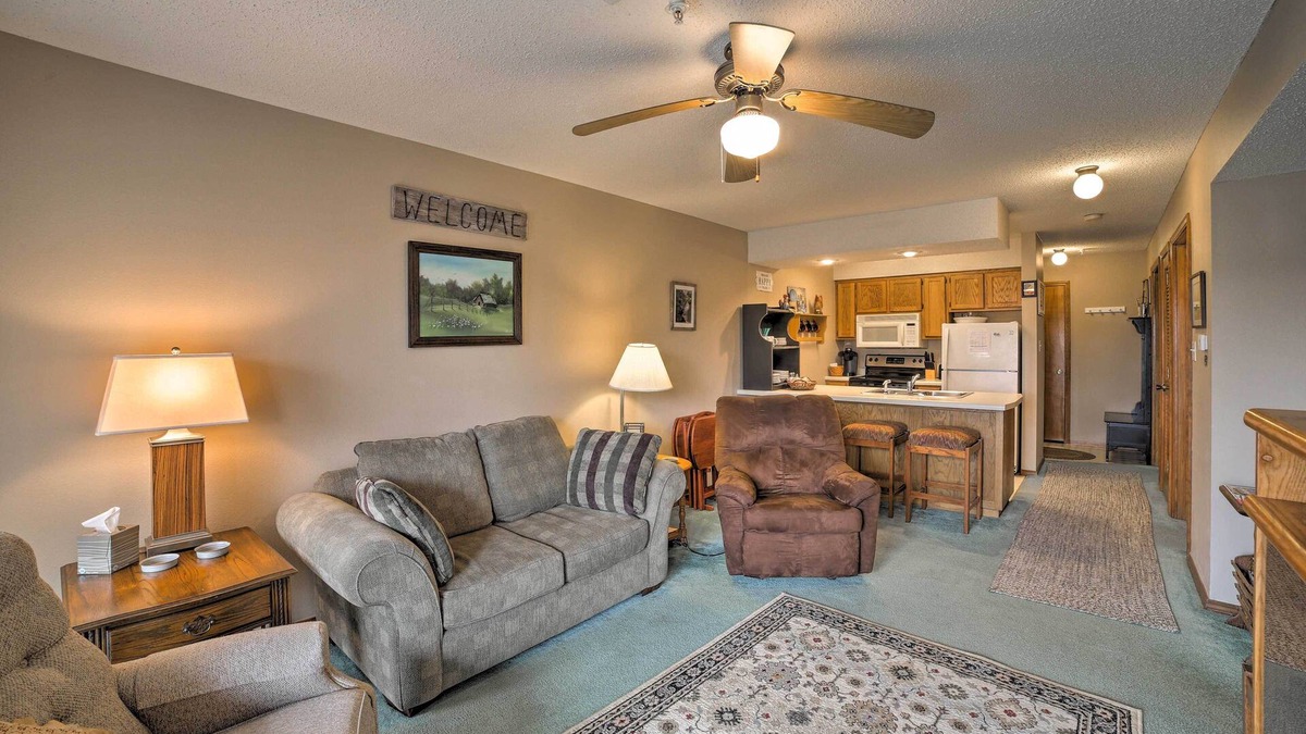 Notch Estates Condo | Condo w/Pool Access - 2 Mi to Silver Dollar City!