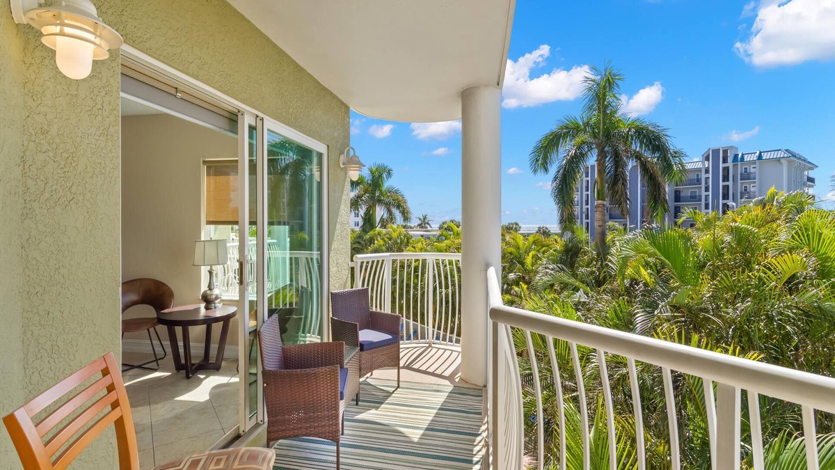 Capri Isle Condo | Condo with Balcony- Pool, Hot Tub Access + Short Walk to Beach!