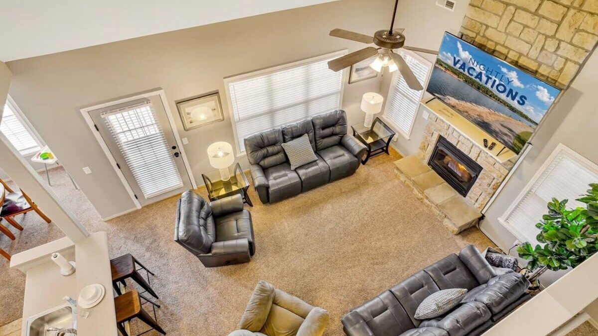 Branson West Condo | Condo with Game Room! Walk to Pool! Close to SDC!
