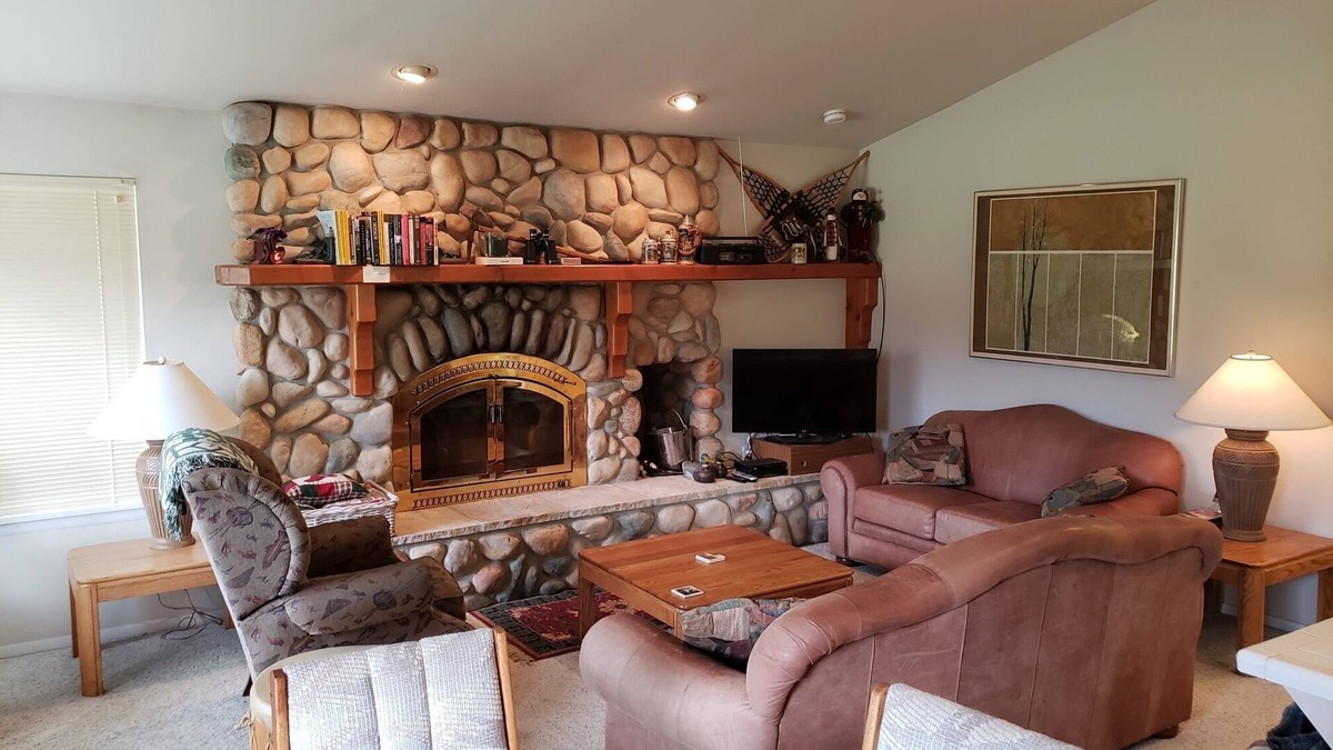 Downtown Leavenworth Condo | Condo with Mountain Views Walking Distance to Town
