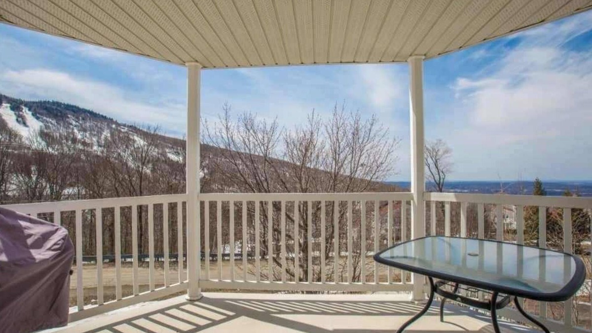 Sutton Apartment | Condo with spectacular view for monthly rental in Mont Sutton
