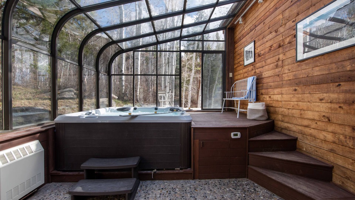 Matterhorn Village Cabin | Condor by AvantStay | Gorgeous Mountain Home w/Hot Tub & Sauna