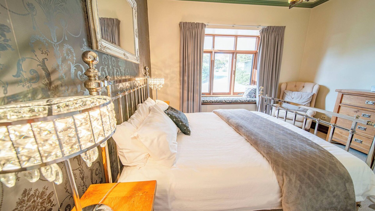 Maslin Beach Villa | Condor Estate with Vineyard & Fireplace