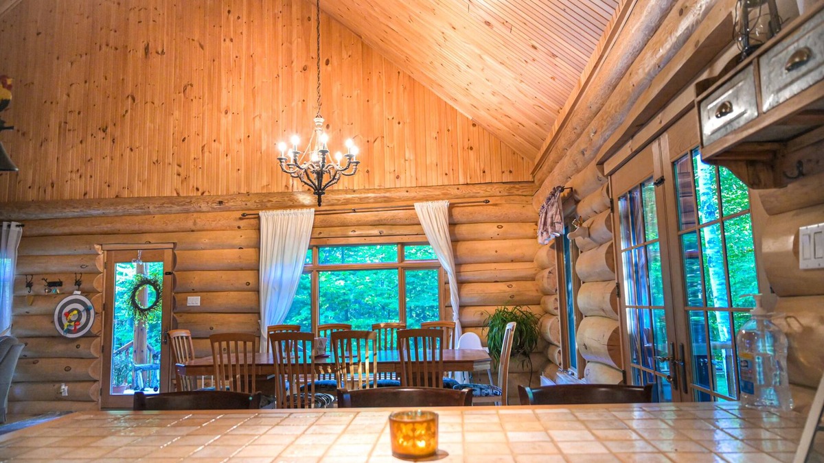 Mandeville Ski Chalet | Confortable 4 chambres avec Spa 4 saisons /Cozy 4 bedrooms with Spa