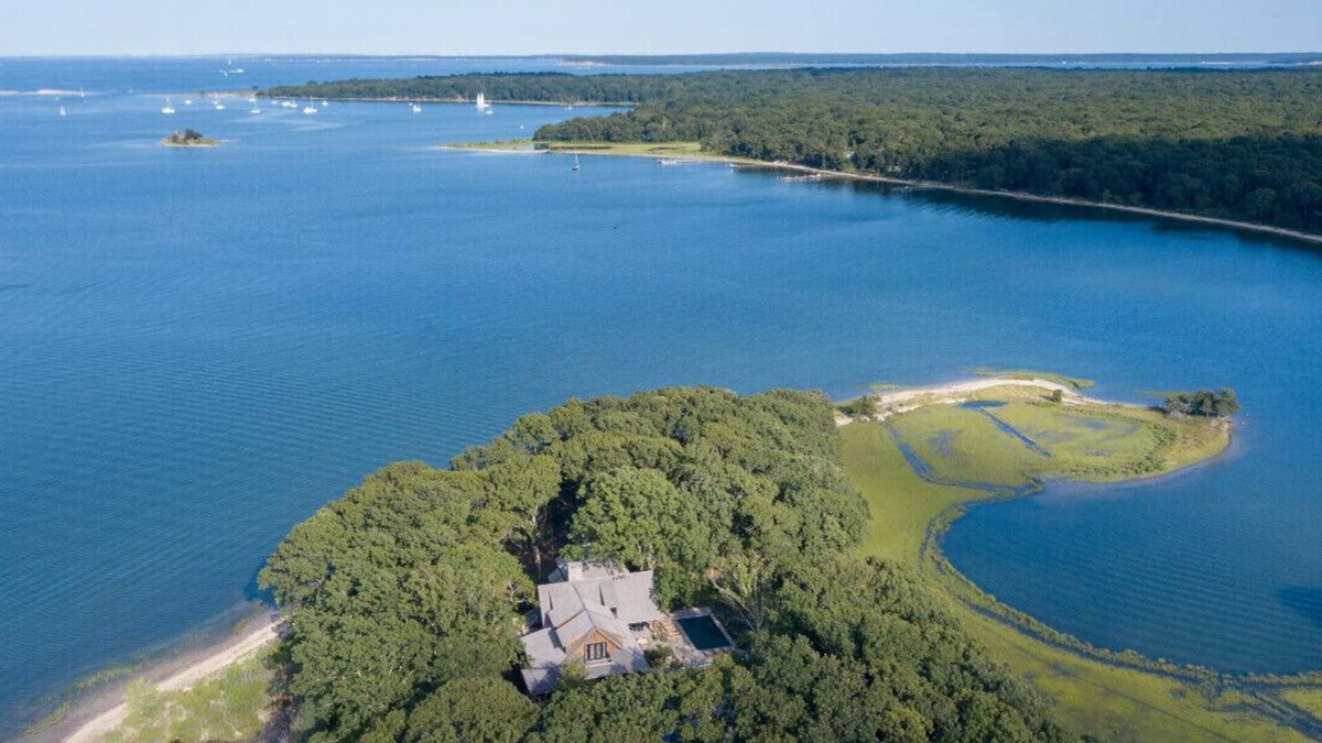 Coecles Harbor House | Congdon's Point Shelter Island