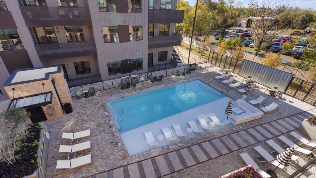 East Congress Apartment | Congress King Suite I Pool, BBQ, Dog Park & Gym!