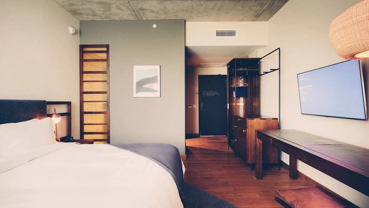 South River City Hotel | Congress Suite in the Heart of Austin’s South Congress