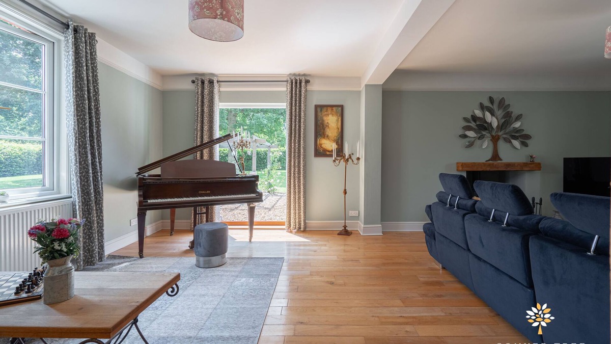 Huntingdon Other | Conker Tree House, Hot tub and large garden