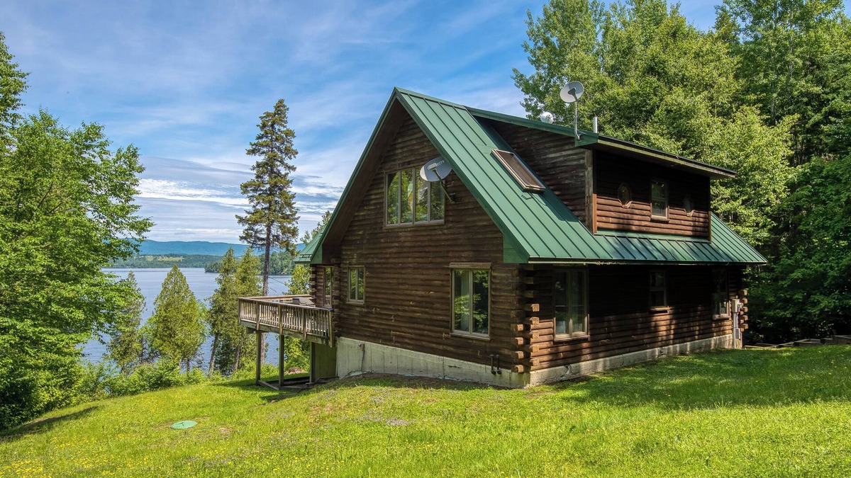Rangeley House | 🐾Connaughton - Private log home along the South Shore of Rangeley Lake, dog friendly
