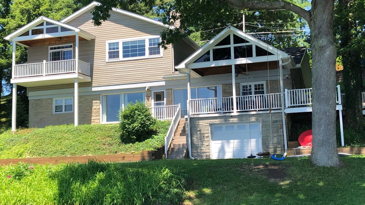 Conneaut Lake House | Conneaut Lake, PA 5 Bedroom Lakefront Home with 100' of Frontage and Dock