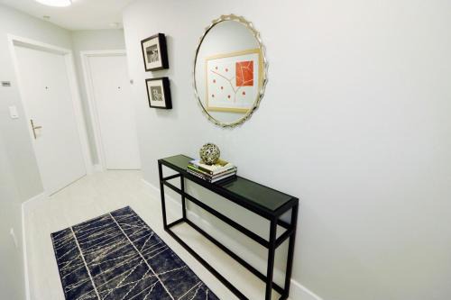Coconut Grove Apartment | Connecting Rooms-Coconut Grove 21st Floor Parking Included