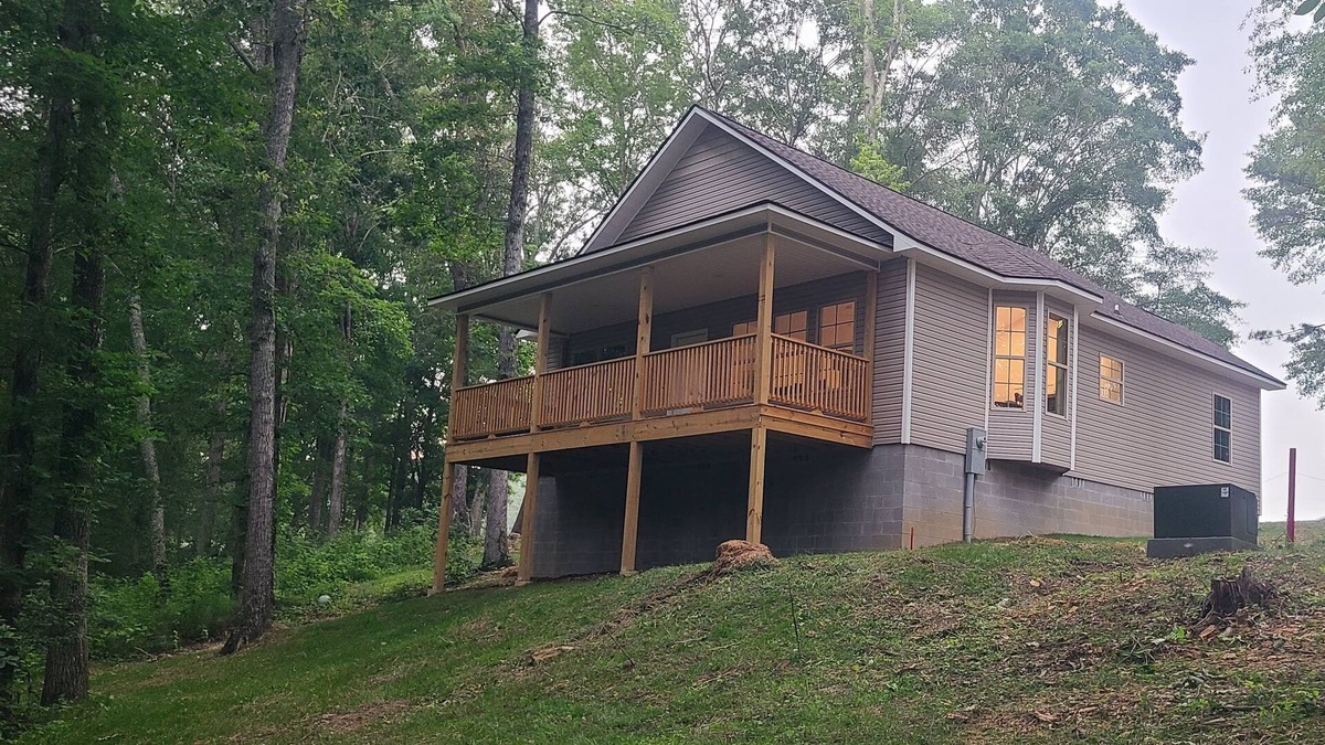 Crane Hill House | Connie's Cottage on Crooked Creek/Lewis Smith Lake