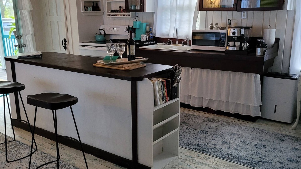Panacea Cottage | Connie's Cottage- "The Hemingway" - Vintage Chic