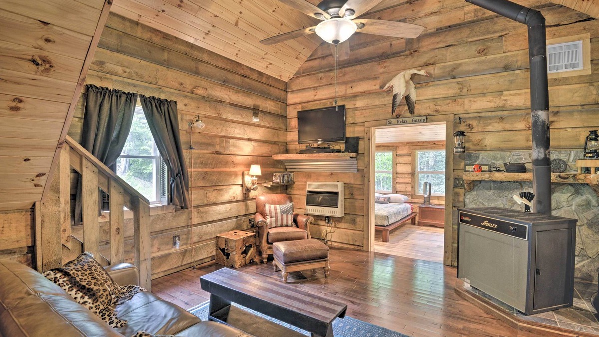 Bernhards Bay Cabin | Constantia Cabin Escape > 2 Mi to Lake Oneida