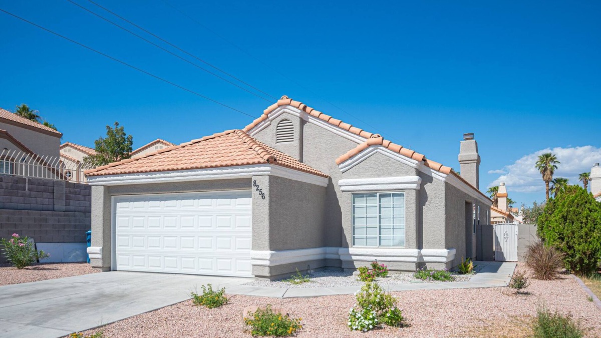 Canyon Gate House | "Contact me, and there might be a pleasant surprise."