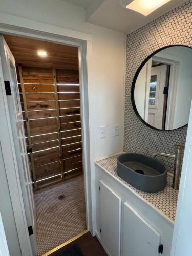 Smithville Apartment | Container Cabin on the Colorado