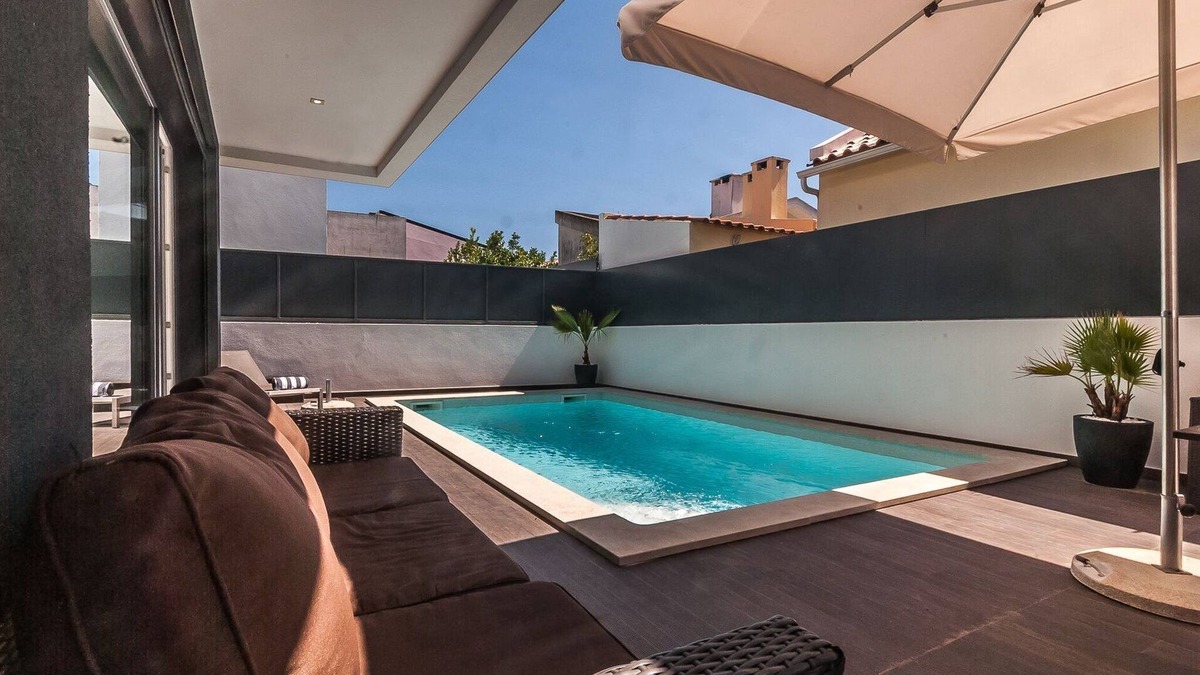 Charneca de Caparica e Sobreda Villa | Contemporary Aroeira Villa | Villa Lilac | 3 Bedrooms | Private Pool | Close to.