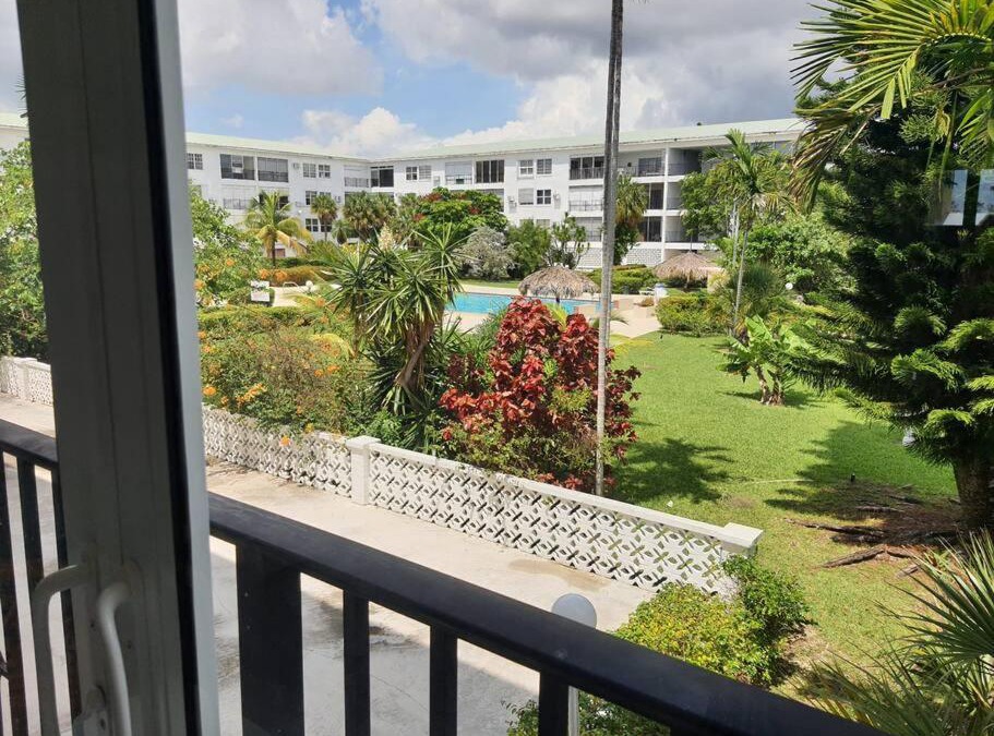 Sunrise Park Apartment | Contemporary 2-bed 2-bath condo