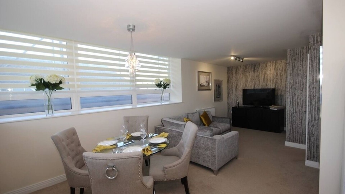 Stevenage Apartment | Contemporary 2 Bedroom in the heart of Stevenage - Fully Furnished