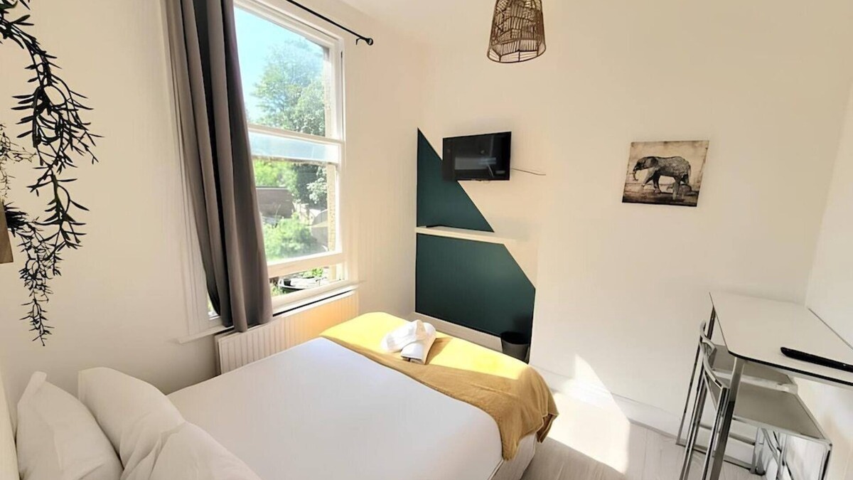 Fortune Green Apartment | Contemporary 2 bedroom apartment
