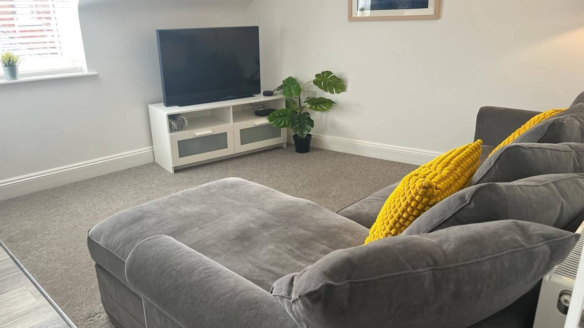 Swanage Apartment | Contemporary 2 bedroom apartment in the heart of Swanage, pets welcome