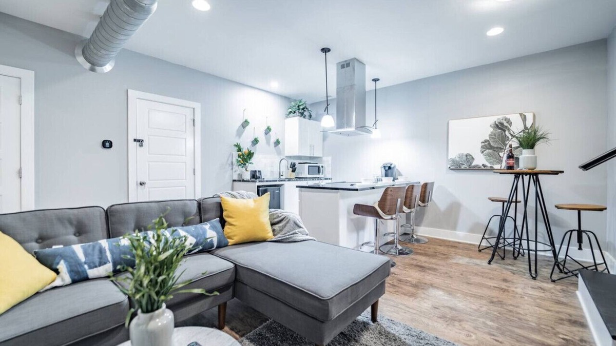 Fountain Square House | Contemporary 2BR2BA w/King *Den*Private Entry/Yard