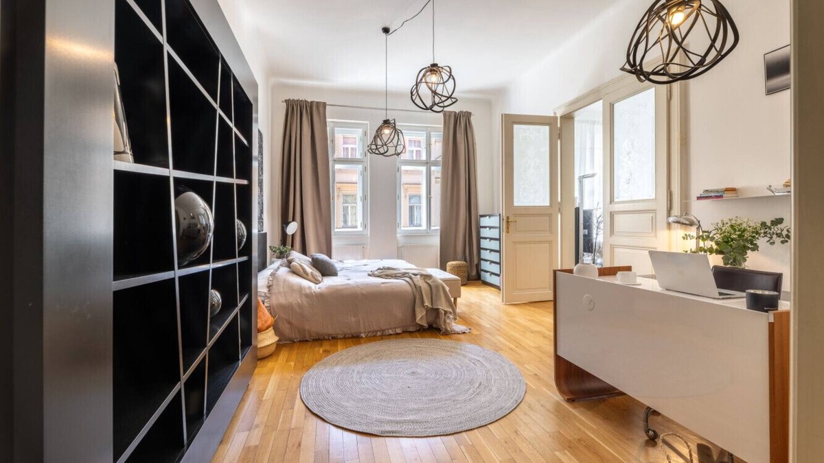 Smichov Apartment | Contemporary 3 bedroom apartment close to Prague Castle by easyBNB