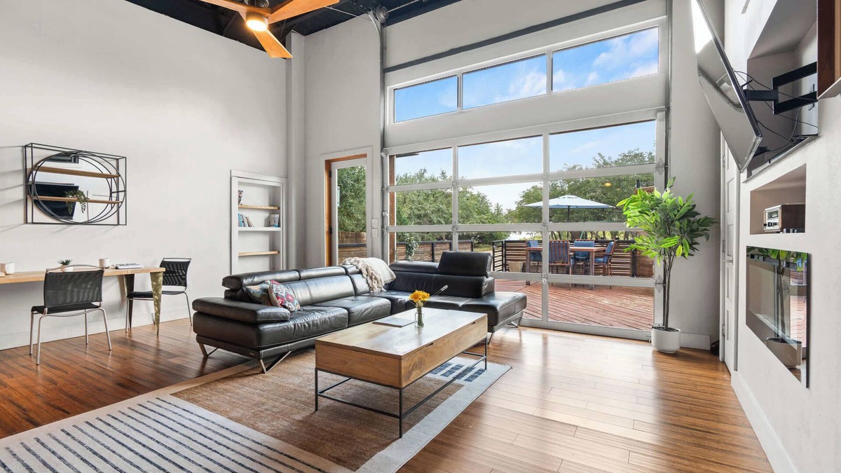 Dripping Springs House | Contemporary 3BR Country Gem Swim Spa & Fire Pit