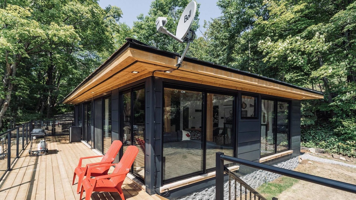 Rosseau Cottage | Contemporary 4 Bdrm, 3 Bath Cottage on Rosseau! Sandy Beach + Boatport!