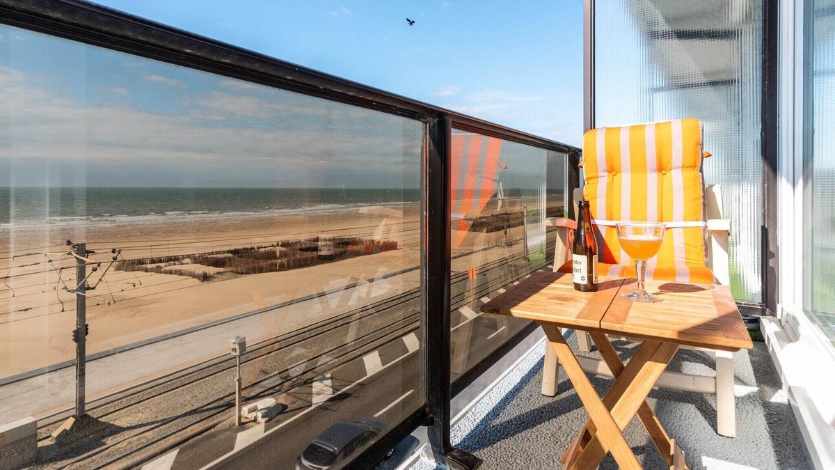Raversijde Apartment | Contemporary apartment in Oostende with balcony