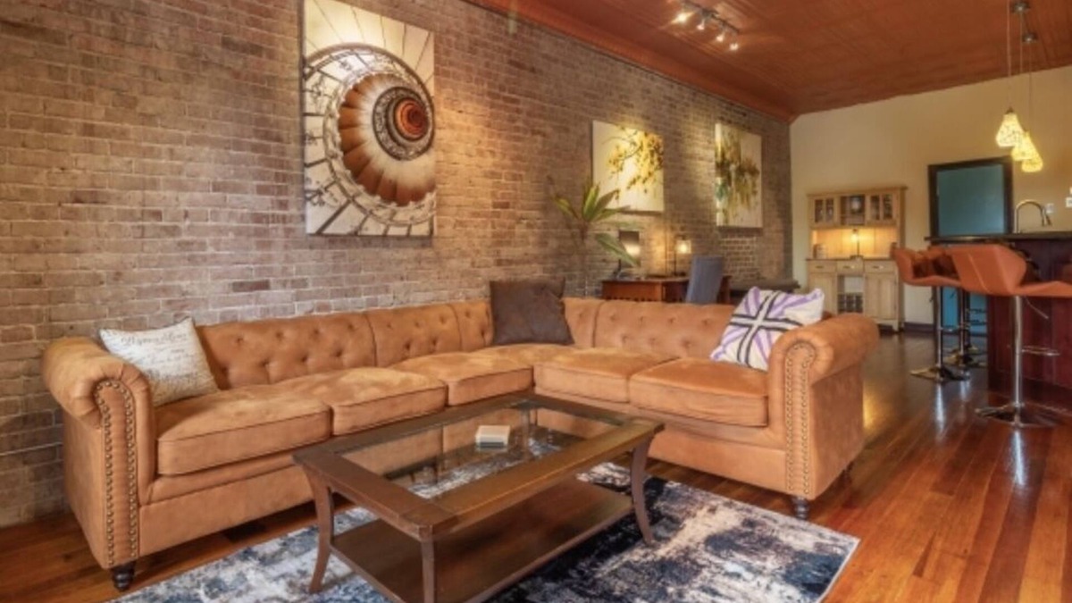 Neosho Apartment | Contemporary apartment on the square!
