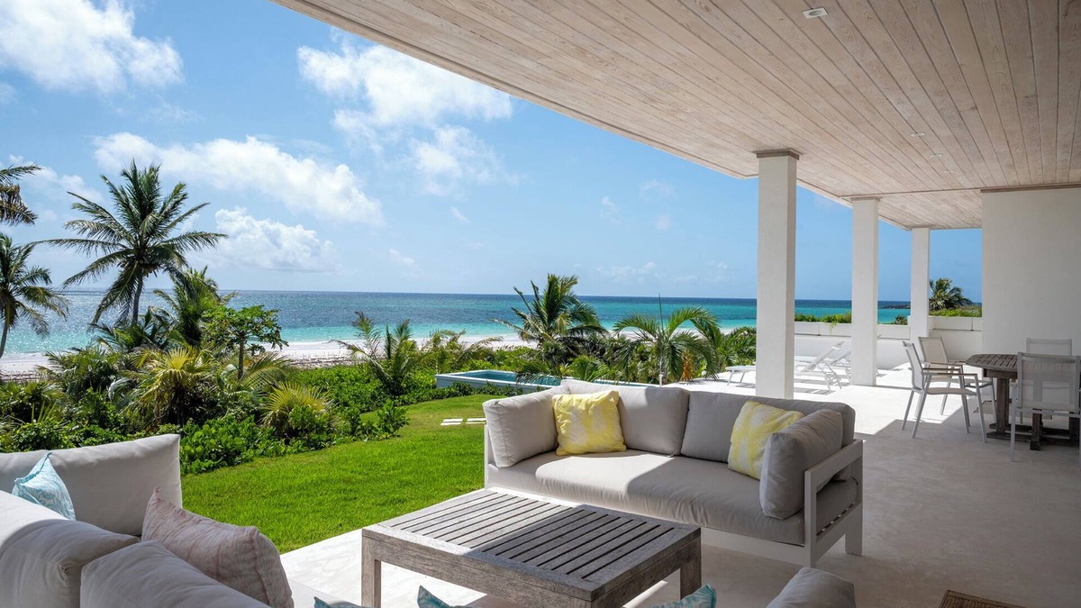 Savannah Sound House | Contemporary Beachfront Escape with Private Pool on Windermere's World-Famous Pink Sand Beach