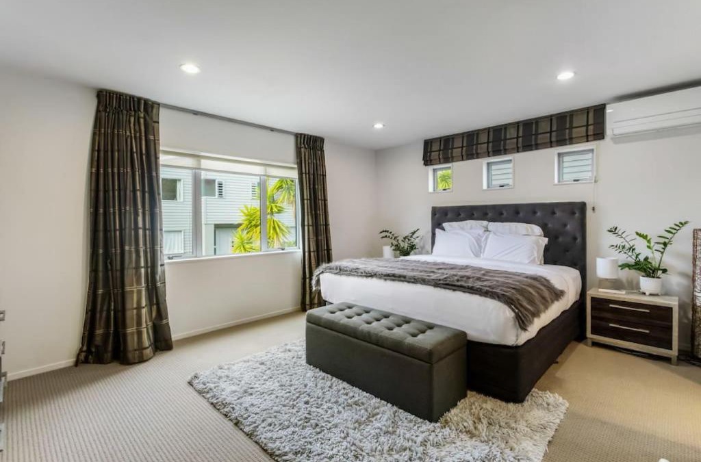 Browns Bay House | Contemporary Browns Bay Haven with Fabulous Patio