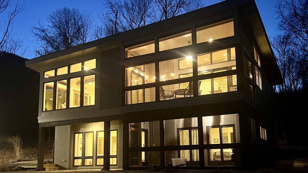 Syria Cabin | ❤️ Contemporary Cabin by Shenandoah National Park & Old Rag on 30 private acres!