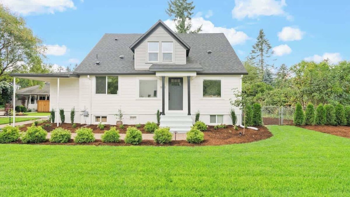 Camas House | Contemporary Camas Retreat with Guest Suite