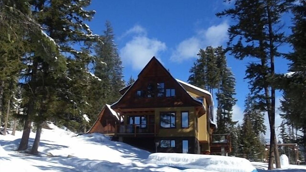 Taghum House | Contemporary Country Home. Incredible Mountain Views. Peaceful Location.