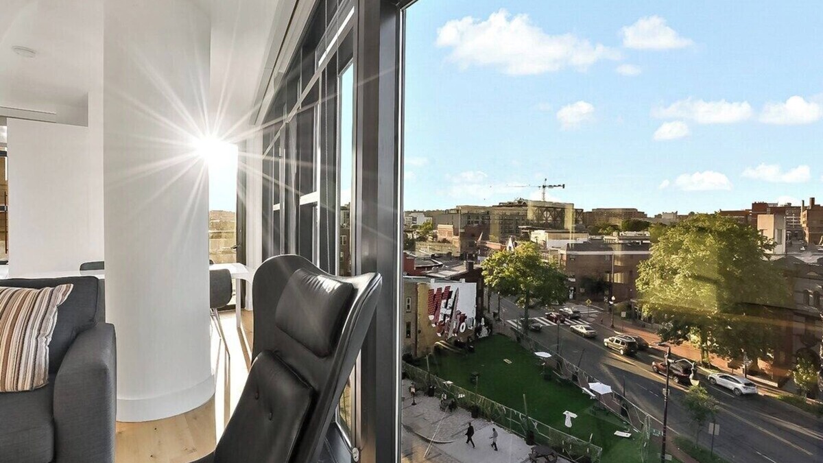 Le Droit Park Bed & Breakfast | Contemporary | Downtown | Views | Luxury