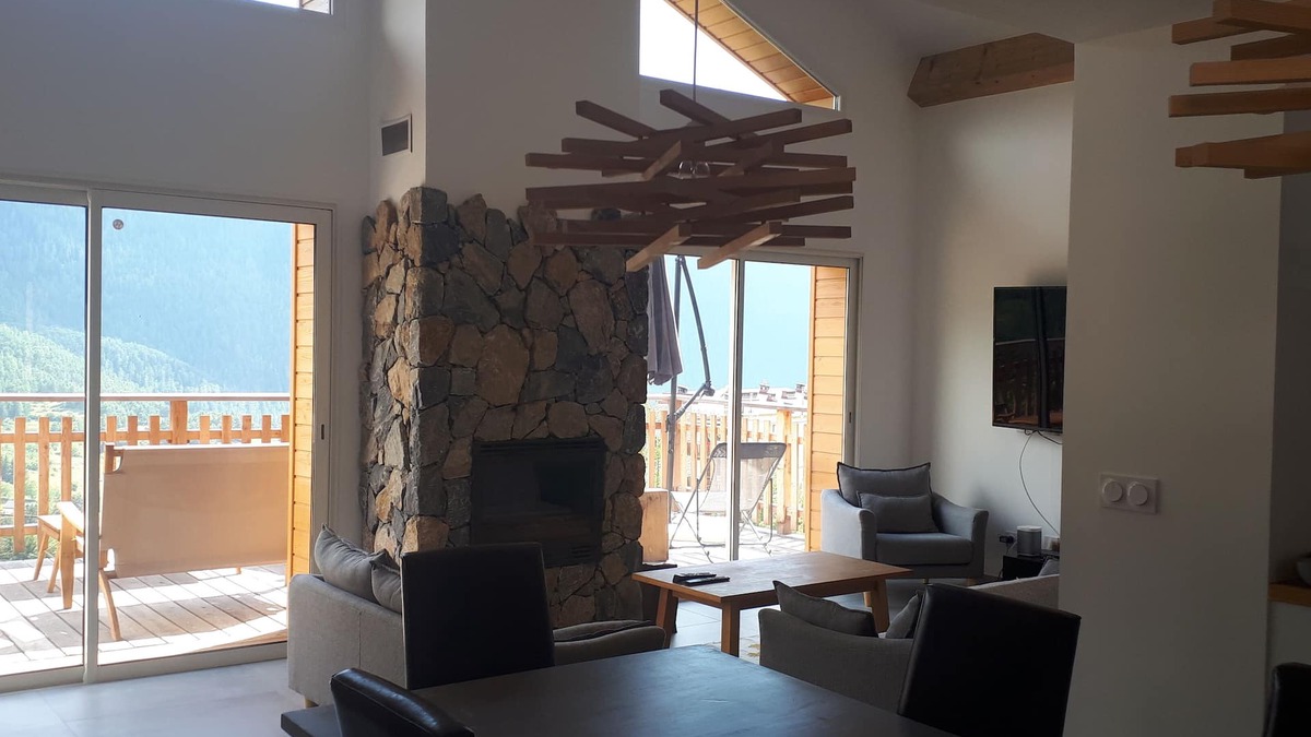 Saint-Dalmas Ski Chalet | Contemporary family chalet 2 minutes from "La Colmiane" ski resort