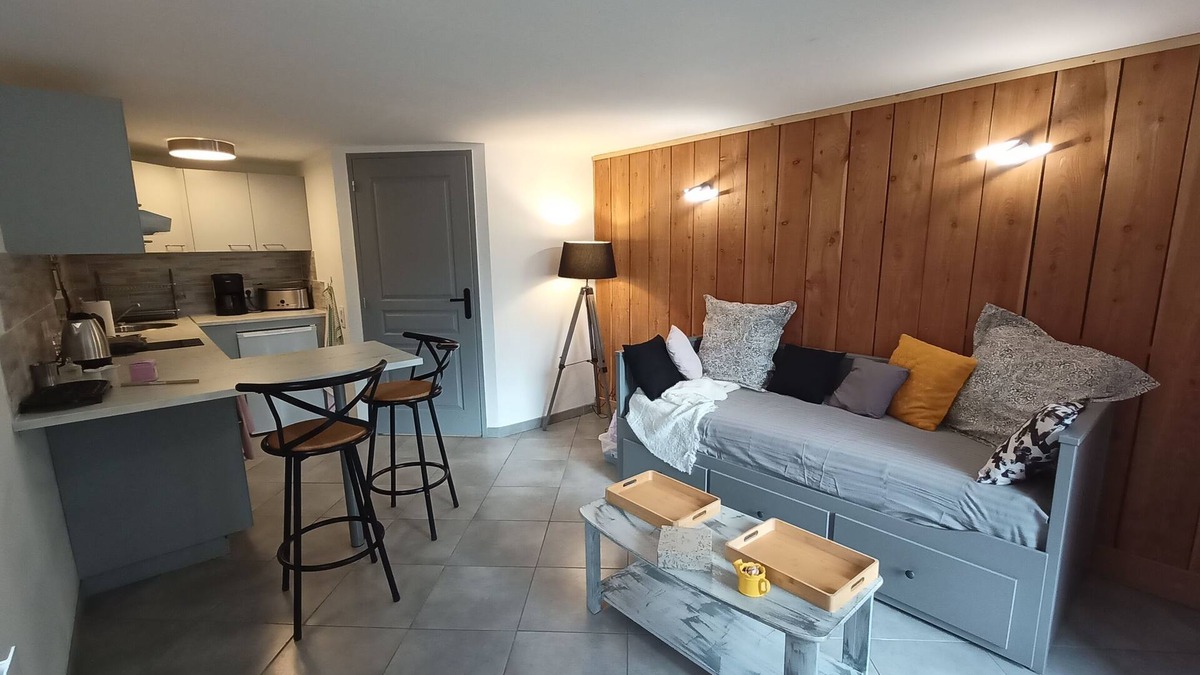 Saint-Pierre-Roche Apartment | Contemporary country studio with access to garden. Ideal for 2 people