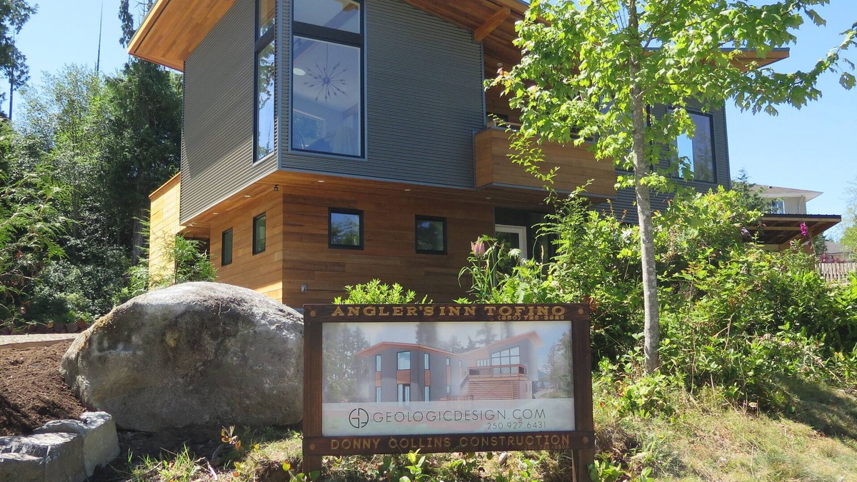 Tofino Cabin | Contemporary harbour-view fishing lodge, steps from the dock & downtown Tofino