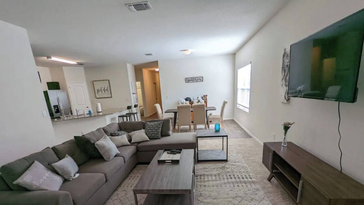 Austin House | Contemporary haven 4bd 2bd Pro Photos coming soon!