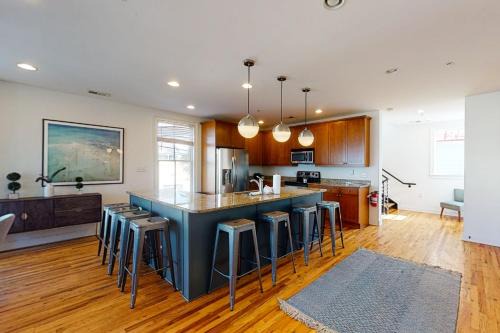 Cannonborough Elliotborough House | Contemporary Home in Perfect Location - 207 B St Philip Street