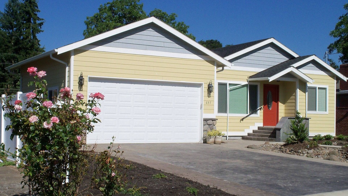 McMinnville House | Contemporary Home Near Linfield, Near Historic Downtown
