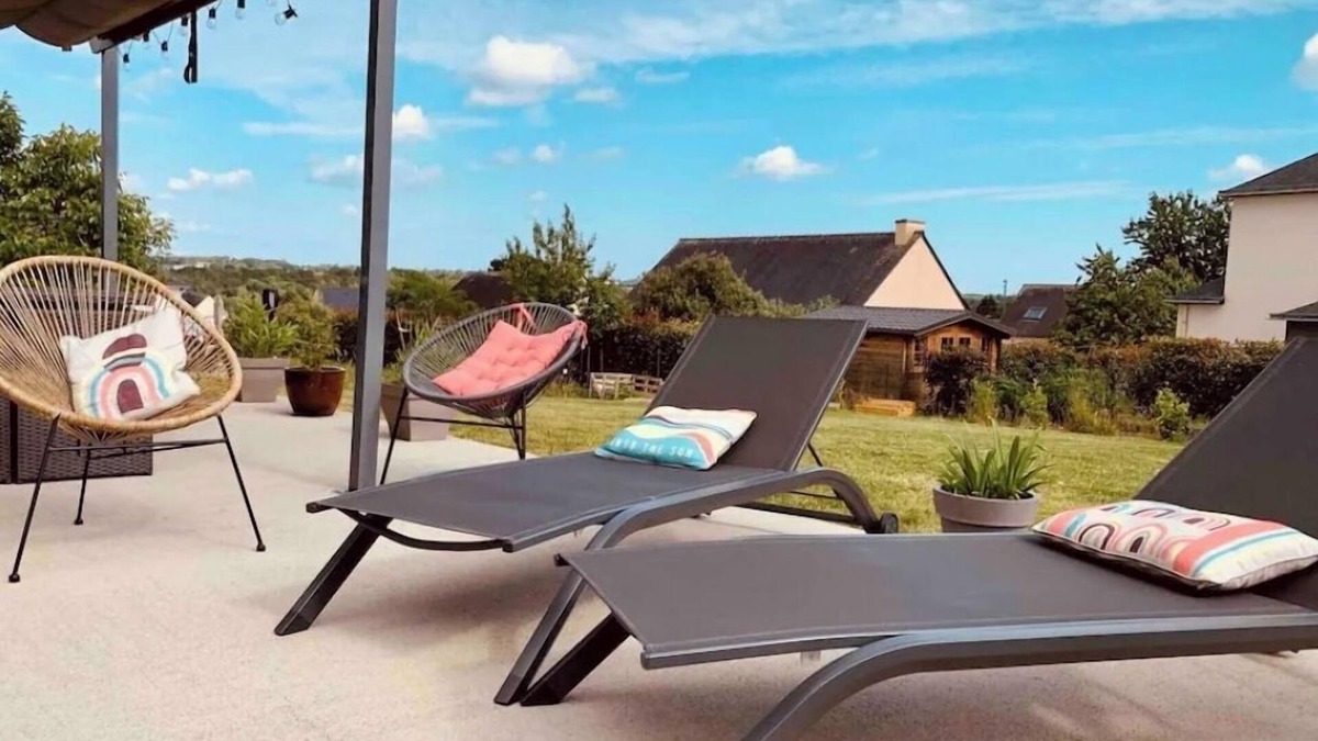 Guenin House | Contemporary house 35 minutes from beaches