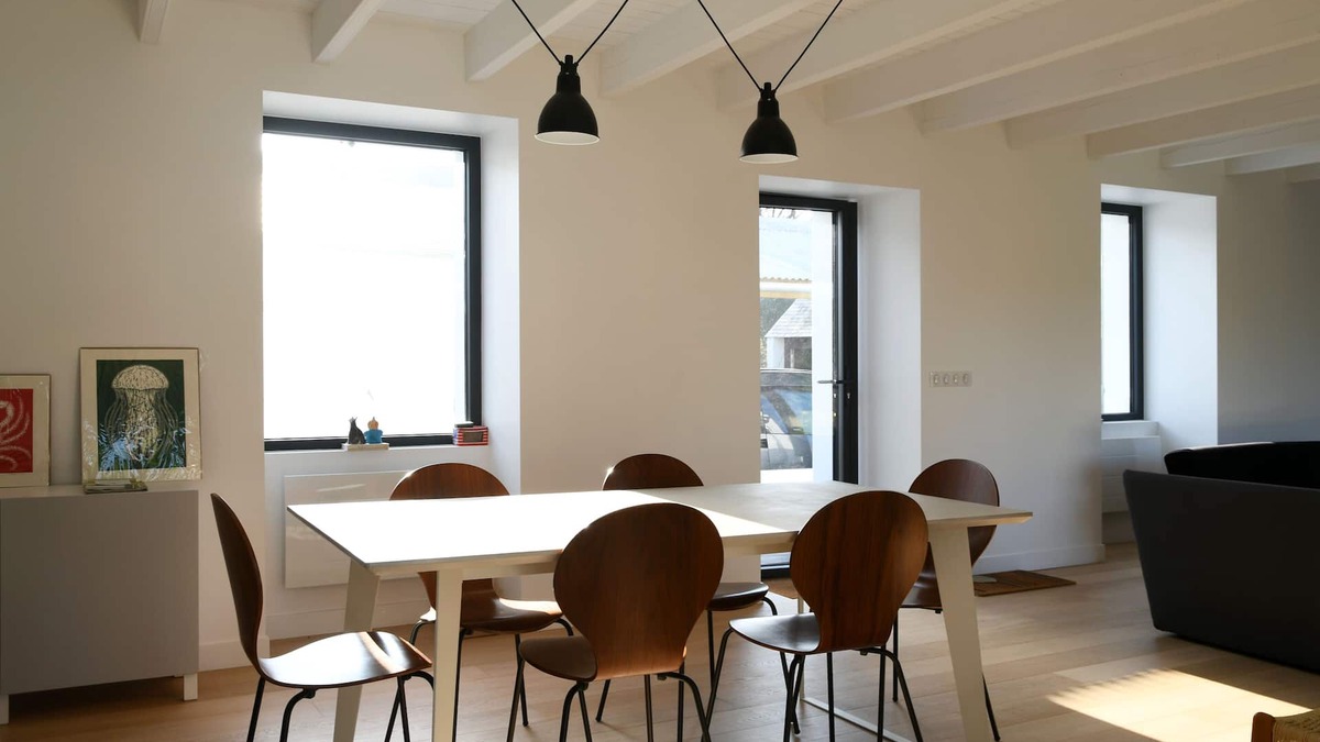 Le Palais House | Contemporary house with garden and terrace near the beach