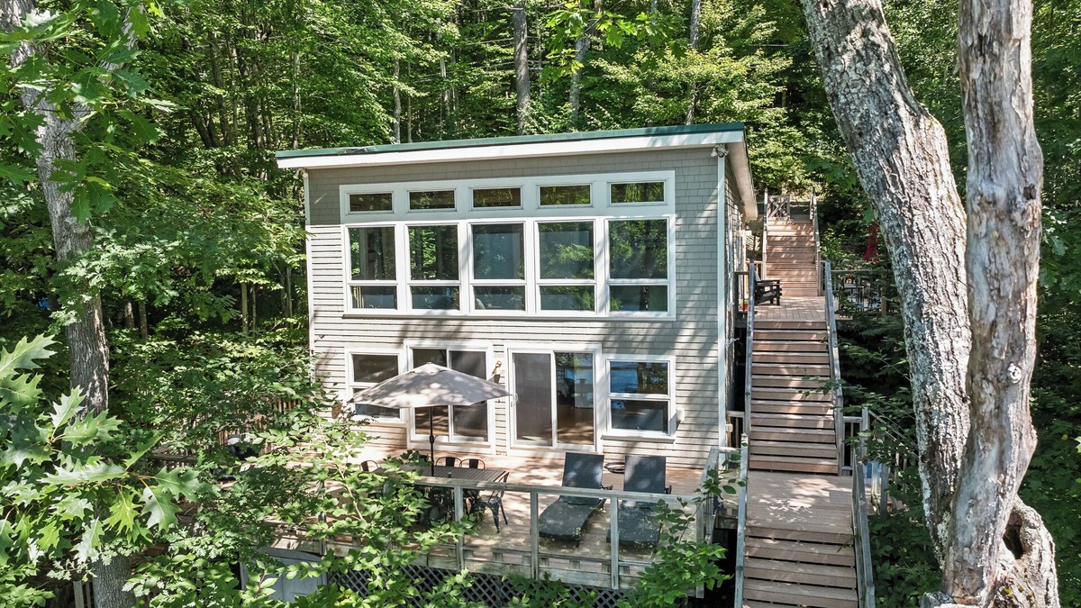 Naples House | Contemporary lakefront house on Sebago Lake in Maine