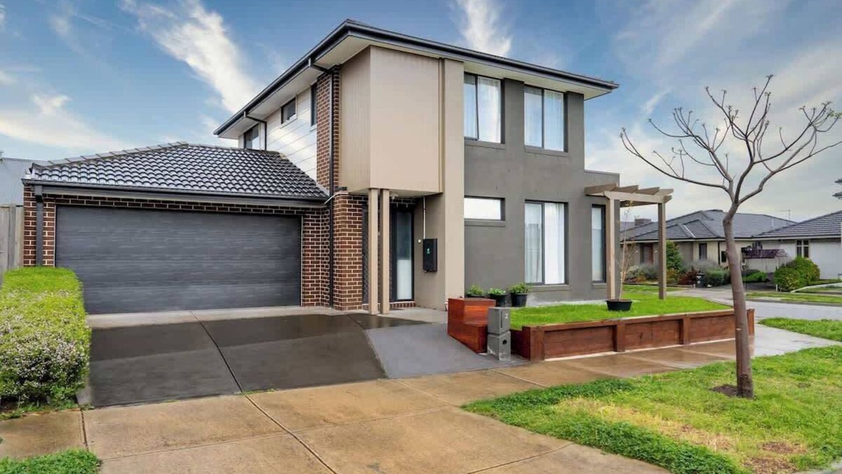 Clyde House | Contemporary Living at this Clyde Family Estate